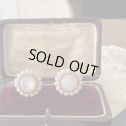 画像1: 【malle la brocante】マザーオブパールとヴィンテージパールのラウンドピアス/痛みにくいイヤリング