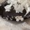 画像1: 【malle la brocante】14kgf　白猫と黒猫の天然石のブーケピアス/真鍮痛みにくいイヤリング (1)
