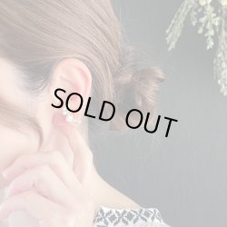 画像1: 【malle la brocante】淡水パールと水晶×ヴィンテージビーズのイヤーカフ（片耳用）/金属アレルギー対応