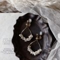 【malle la brocante】淡水パールとヴィンテージパールビーズのひねりフープピアス/真鍮痛みにくいイヤリング