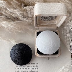 画像1: 【31mm】1950〜1960年代デッドストックヴィンテージシャネル(CHANEL)ボタン　lierre