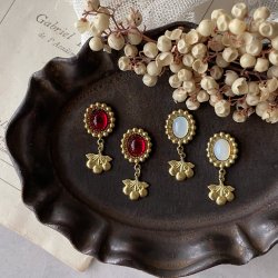 画像1: 【malle la brocante】ヴィンテージガラスカボションとさくらんぼのピアス/痛みにくいイヤリング