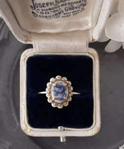 画像2: 【malle la brocante】磁器製ヴィンテージ青いバラのカボションとヴィンテージパールのオーバルリング/金属アレルギー対応