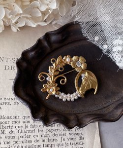 画像3: 【malle la brocante】真鍮メタルフラワーとホースシューのサークルブローチ