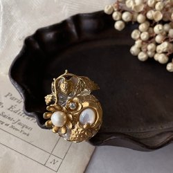 画像1: 【malle la brocante】サージカルステンレス　天然石と真鍮の苺×ヴィンテージフラワーカボションのコラージュリング/金属アレルギー対応