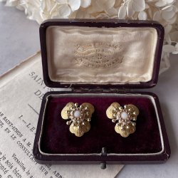 画像1: 【malle la brocante】パンジーとホワイトコーラル×ヴィンテージパールフラワーのピアス/痛みにくいイヤリング