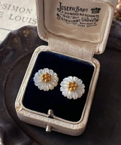 画像2: 【malle la brocante】マザーオブパールのデイジーピアスOR真鍮痛みにくいイヤリング