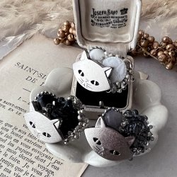 画像1: 【mallelabrocante/マルラブロカント】猫ヴィンテージボタンとオニキスのコラージュリング/金属アレルギー対応