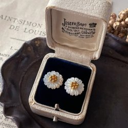 画像1: 【malle la brocante】マザーオブパールのデイジーピアスOR真鍮痛みにくいイヤリング