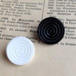 画像: デッドストック　ヴィンテージシャネル(CHANEL)ボタン　Une spirale