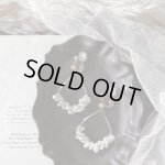 画像: 【malle la brocante】淡水パールとヴィンテージパールビーズのひねりフープピアス/真鍮痛みにくいイヤリング