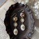 画像: 【malle la brocante】ヴィンテージカボションとフルール・ド・リスの3連ピアス/痛みにくいイヤリング
